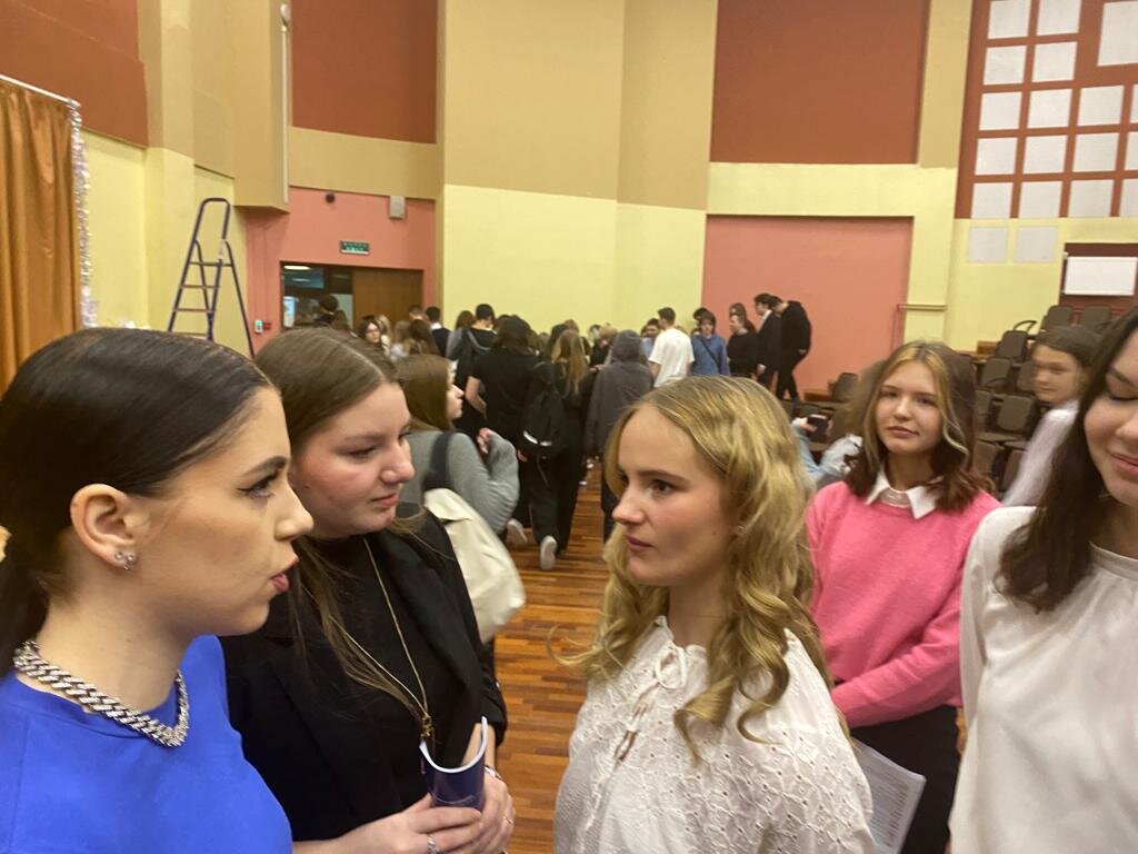 Профориентационная встреча. Фото специалиста по воспитательной работе. Профориентация 25. Школа 25 лоза. Прокопив вита вячеславовна.