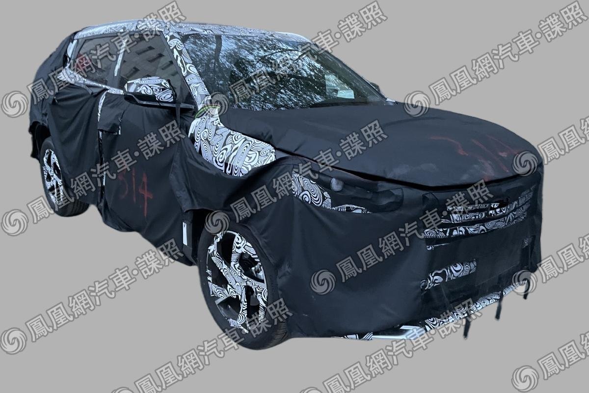 На фото из соцсетей: предположительно Geely Coolray L