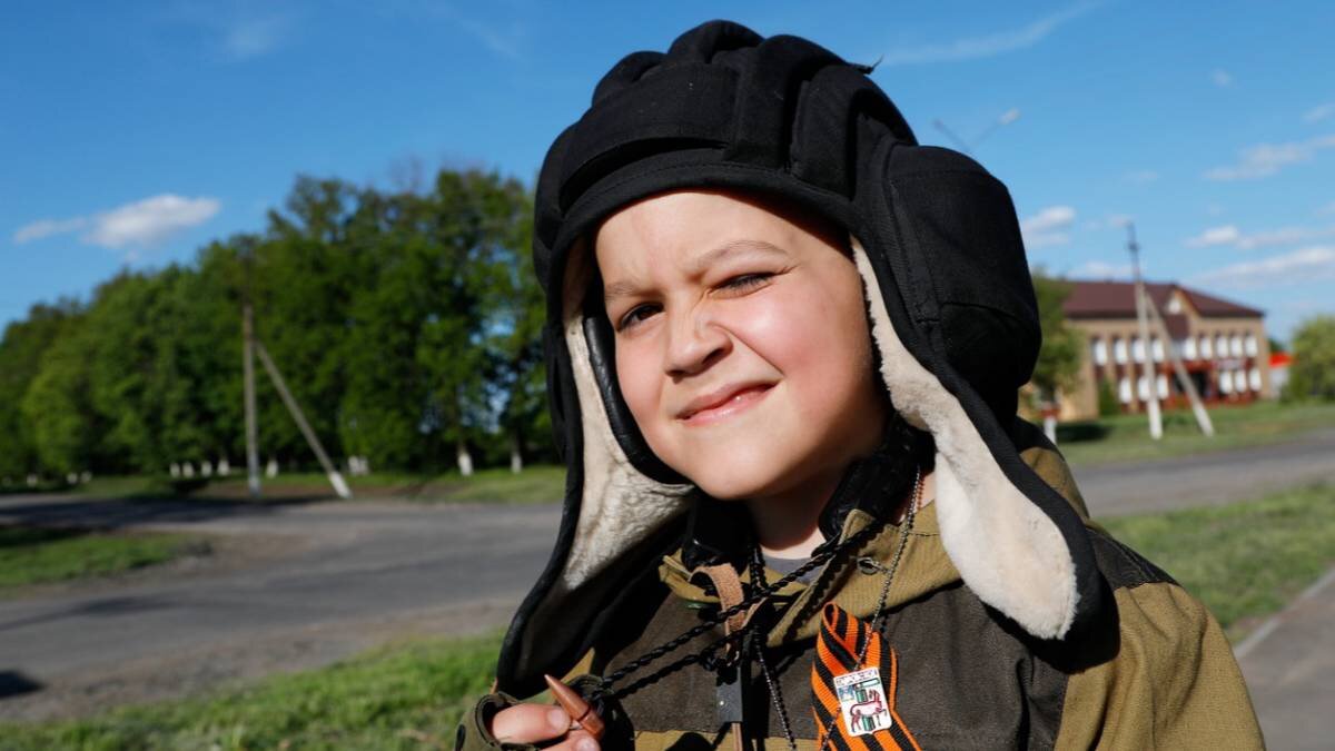 алёша белгород мальчик. события в алешках. события в алешках. мальчик встречает военных. шоколад алёшка тёмный белгород.