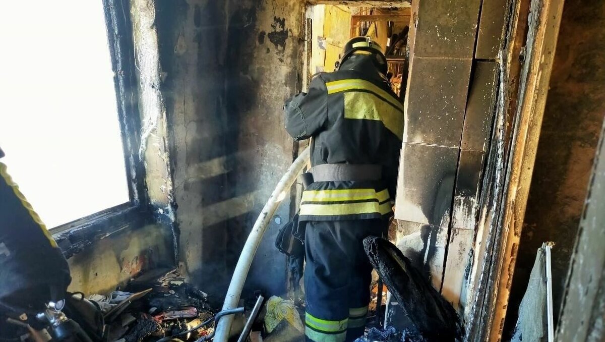     В Волгодонске в девятиэтажке произошел пожар, обнаружены тела двух неизвестных, об этом сообщили в пресс-службе УМЧС по Ростовской области.