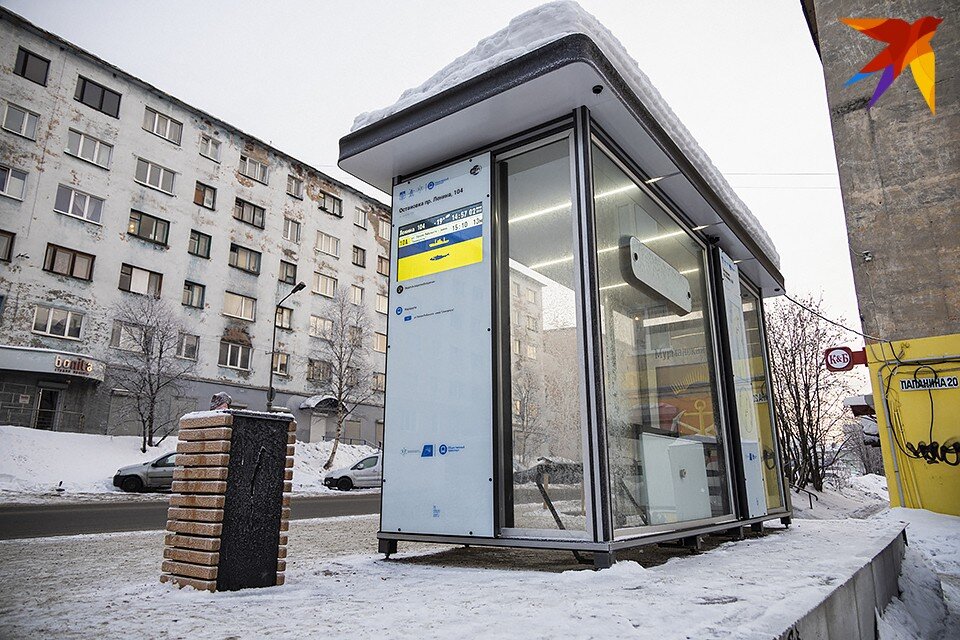     В Мурманске не на всех остановках общественного транспорта есть остановочные комплексы, на которых можно укрыться от непогоды. Антон ЗАБИРОВ