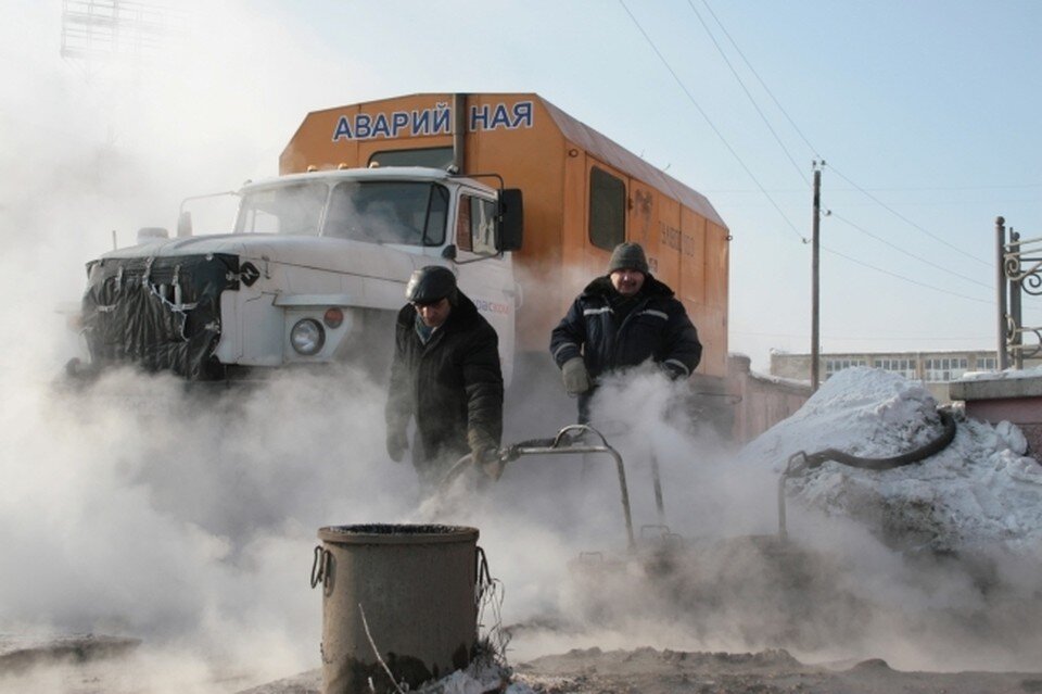     Коммунальную аварию собираются устранить к 19 часам. Сергей ЧЕРНЫХ