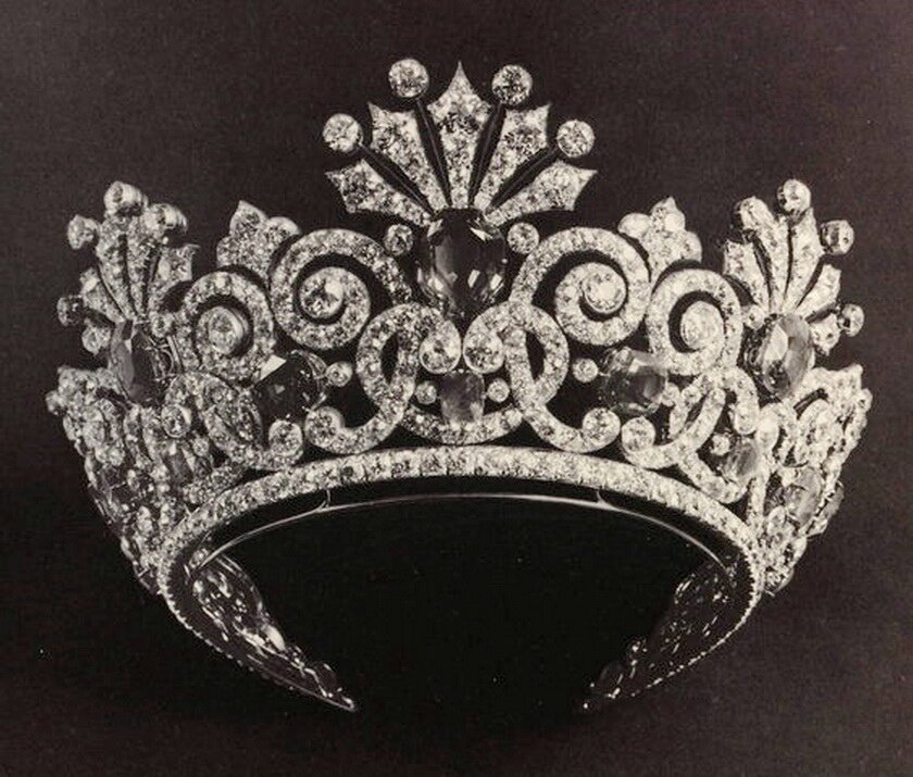 Диадема Кехли - любимая тиара императрицы Александры Федоровны. Продана советскими властями на аукционе в 1920-х гг.
