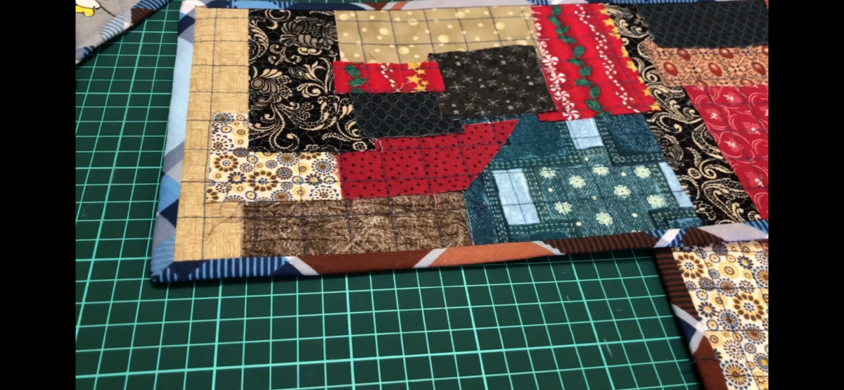 После того как будут простеганы и окантованы боковые части и дно органайзера приступаем к сборке