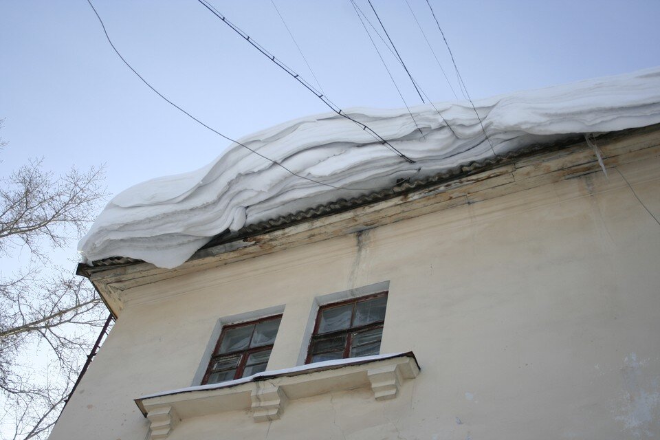     Отмечается, что после снегопадов и оттепели 5-7 января в городе очистили 60,7% кровель Олег УКЛАДОВ
