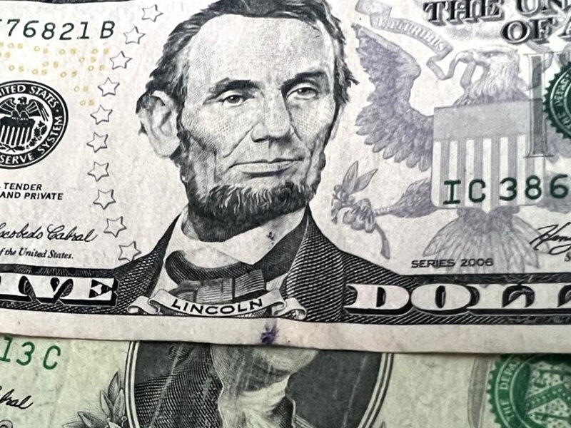 Предстоит ли доллару дальнейшее ослабление и чего ждать от рубля?