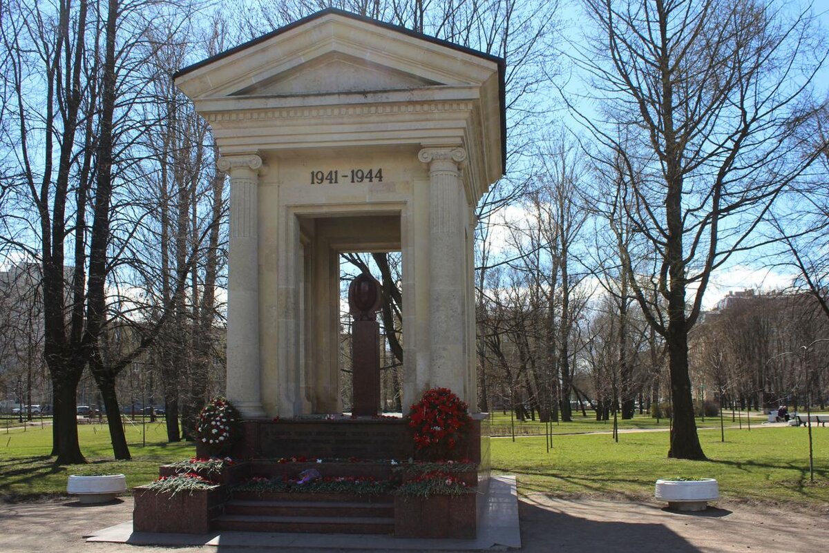 памятники в парке победы