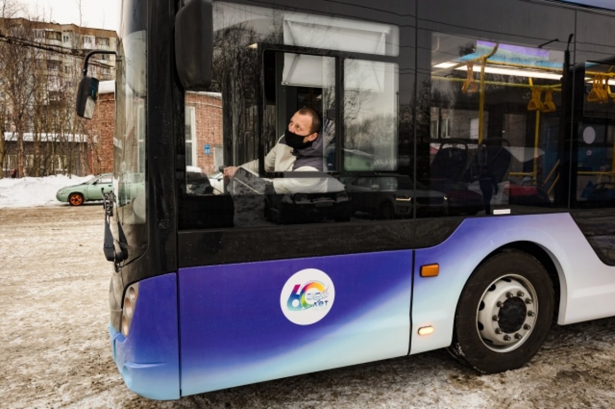    У областной больницы в Мурманске установили табло с расписанием транспорта