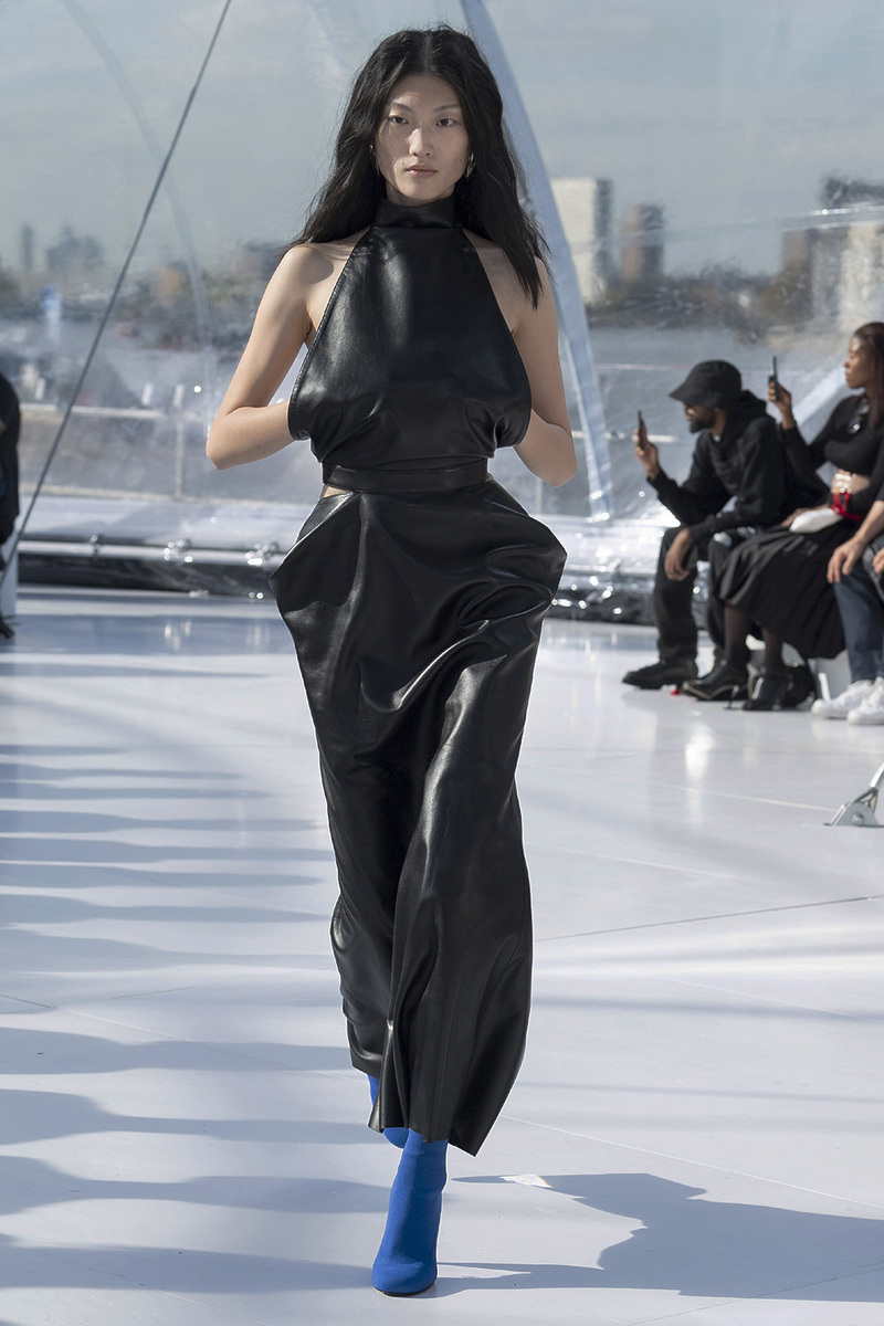    Alexander McQueen весна-лето 2023LEGION-MEDIA