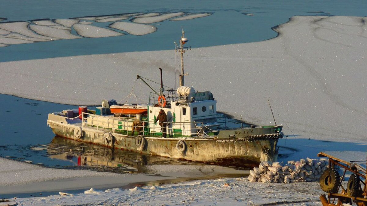 Поселок бахта на енисее. Усть порт красноярский край. Усть порт фото. Усть-порт таймыр. Усть-порт таймыр.