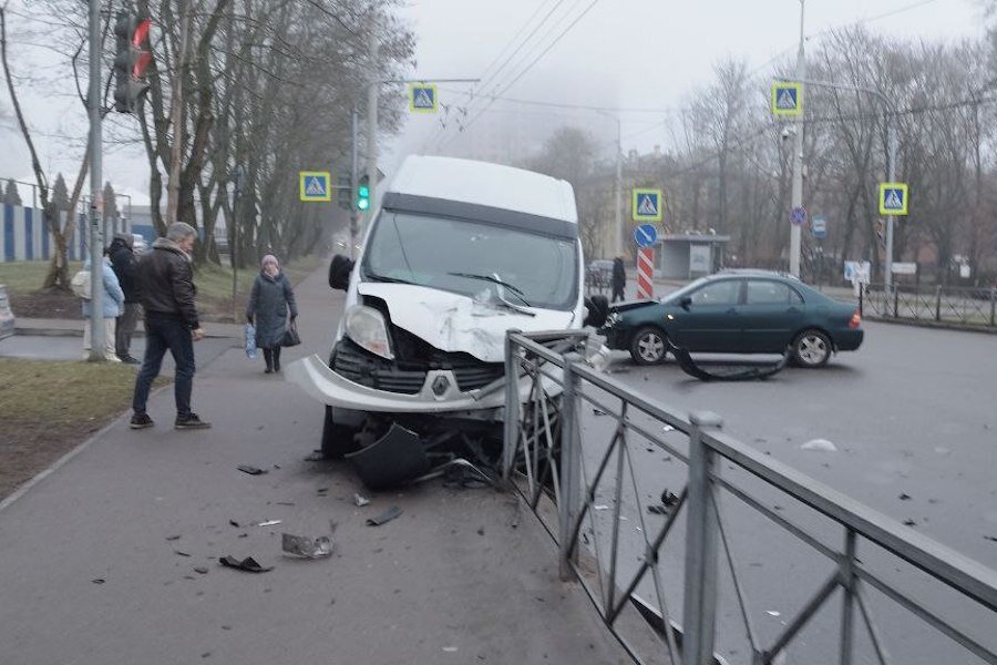 В Янтарном сгорели машины