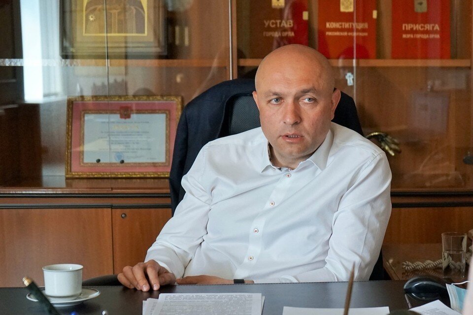 Орловцы просят Путина завершить уголовные дела Парахина - МК Орел