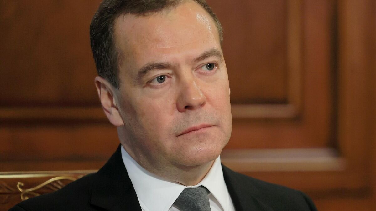    Заместитель председателя Совета безопасности РФ Дмитрий Медведев во время интервью российским СМИ© РИА Новости / Екатерина Штукина