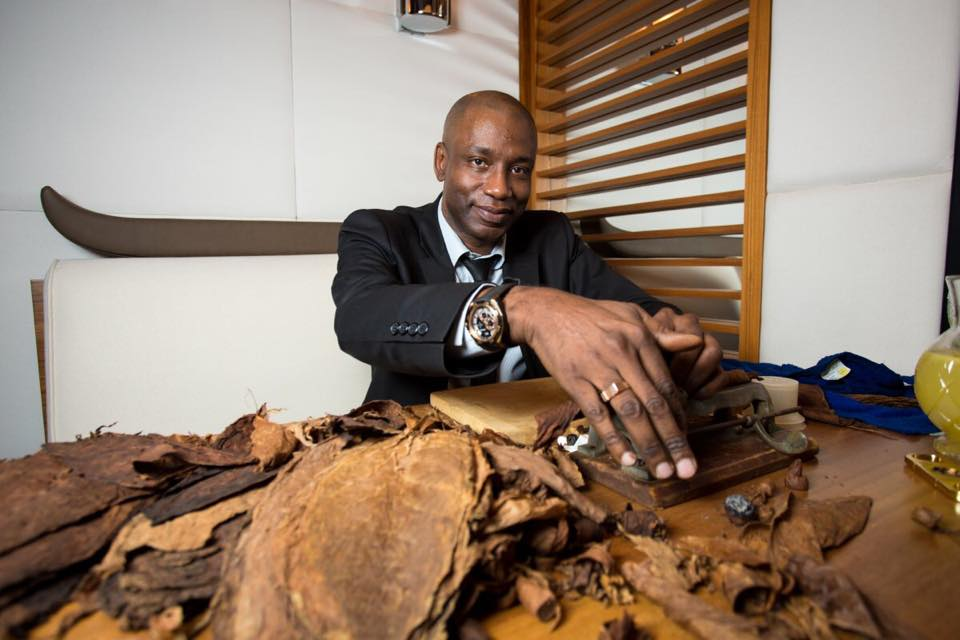 Люди с необычной внешностью. Селфи в необычных местах. Норман гэри. Циркач даниэль браунинг смит. Кубинский торседор шоу.