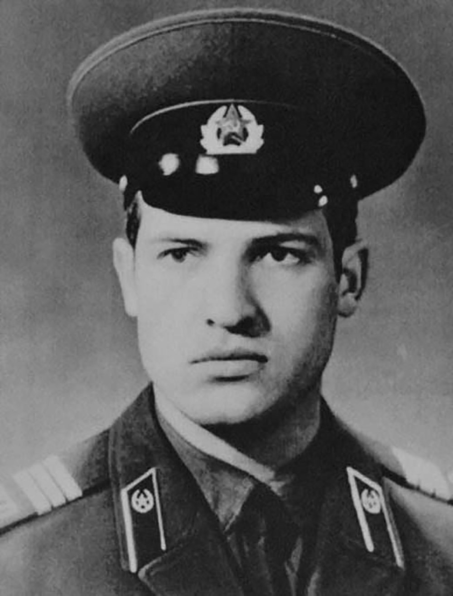 Лукашенко в молодости, на службе в армии. Источник: https://progomel.by/wp-content/uploads/2019/05/1035676542.jpg