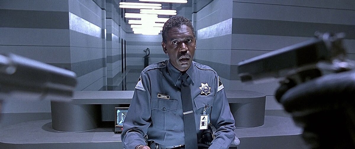 Если помните этот момент, когда Терминатор говорит: "Я настаиваю".