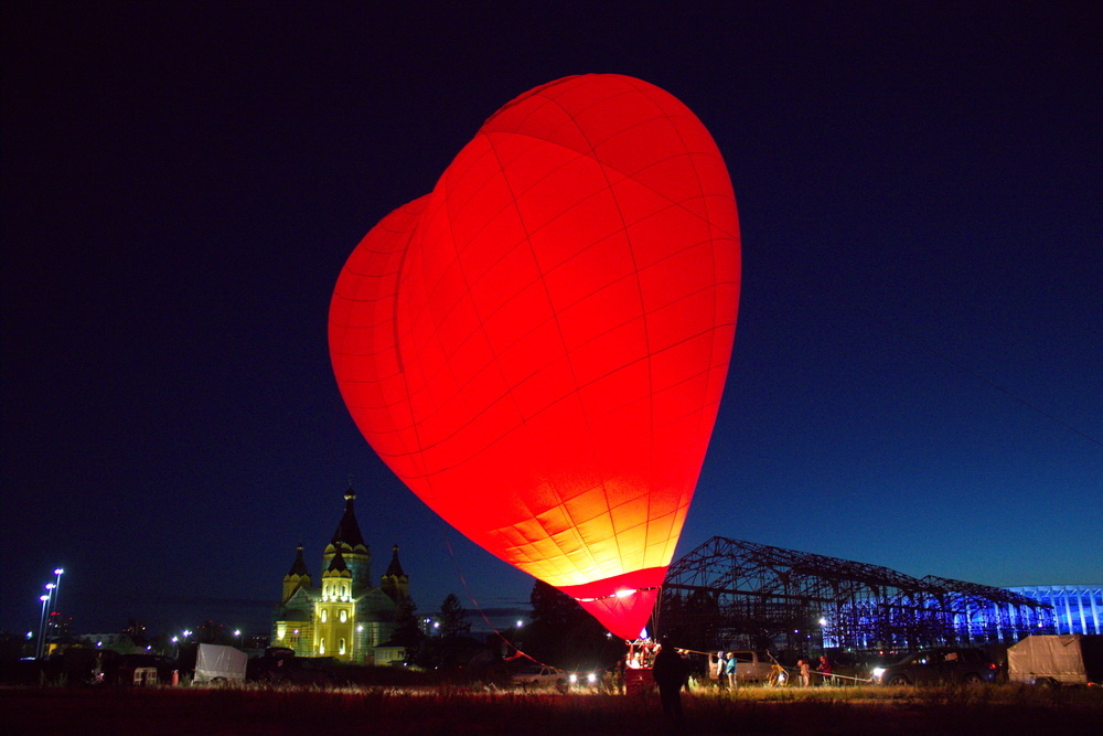 Первым засветилось красное сердце