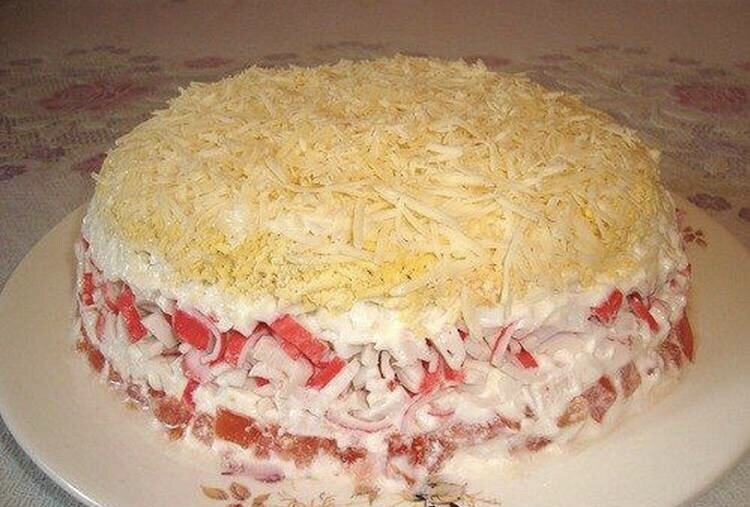 Салат нежный с крабовыми палочками 