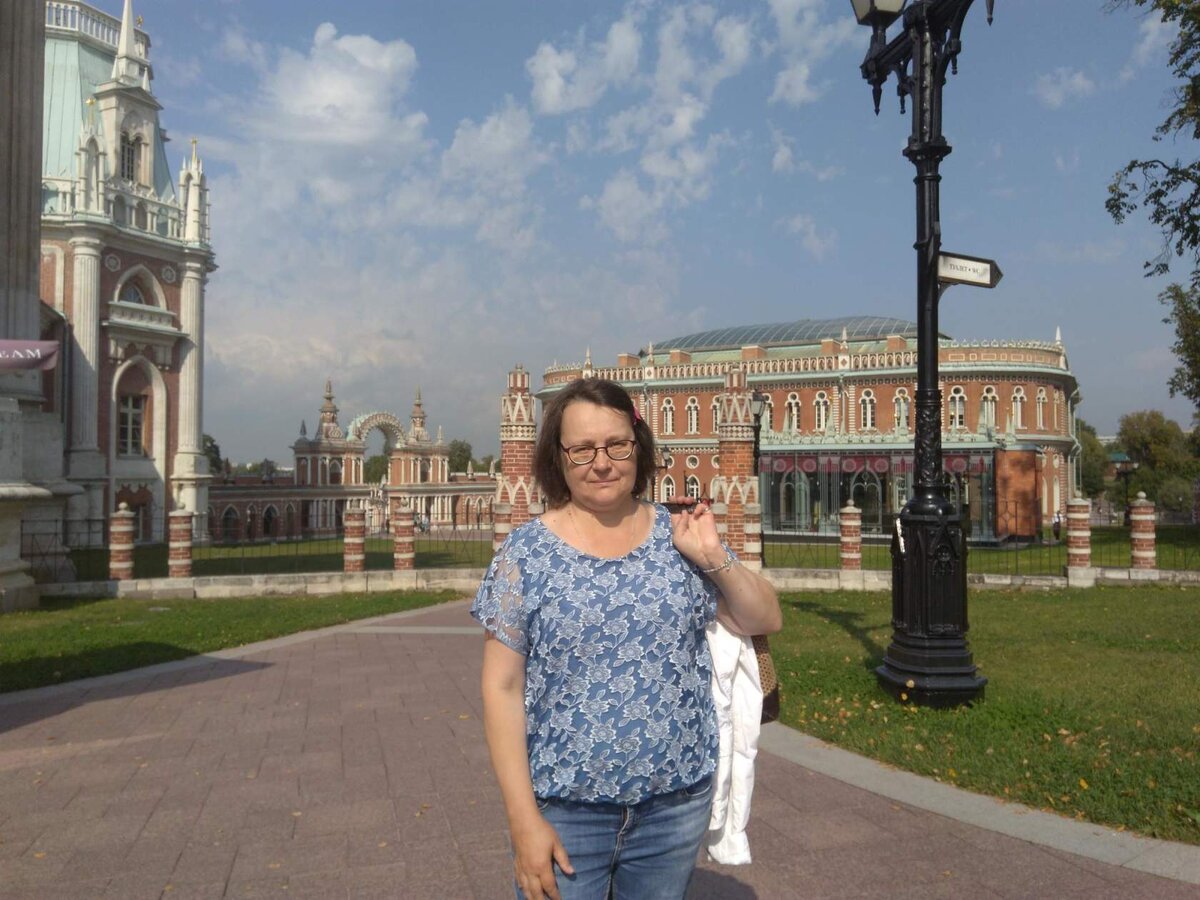 Царицынский дворцово-парковый ансамбль с комплексом дворцовых построек, Царицынскими прудами и пейзажным парком.