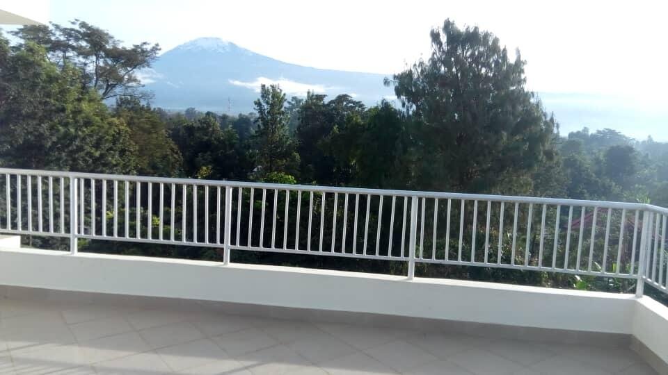 Моши, номер с видом на горы