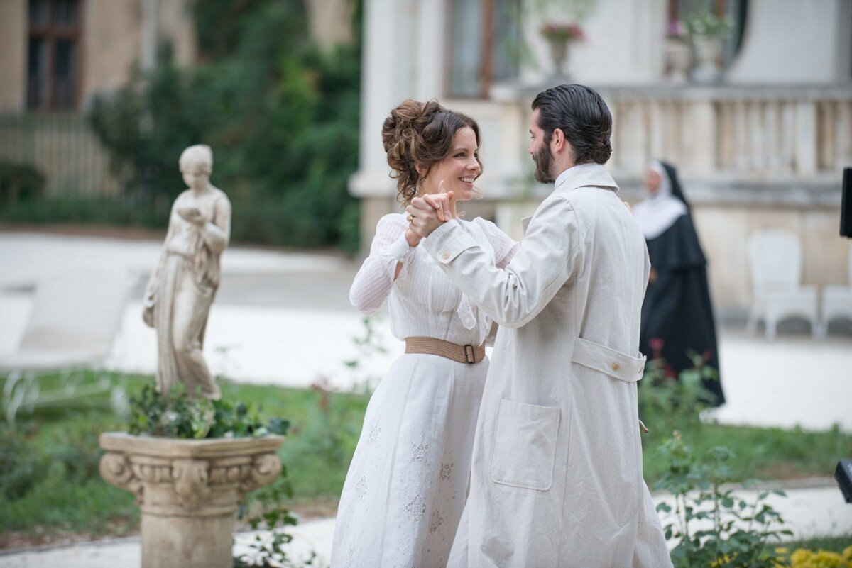 Слоган фильма:  «No one is what they seem» - "Никто не является тем, кем кажется"