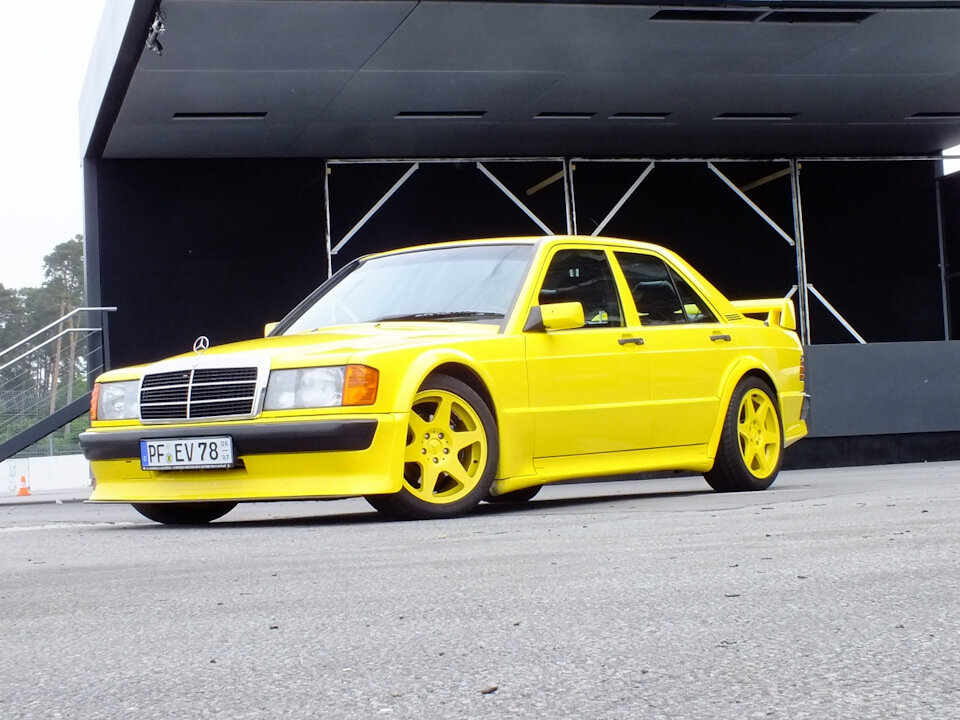 MERCEDES-BENZ 190E 2.5-16 EVOLUTION II. Фото из свободного источника.