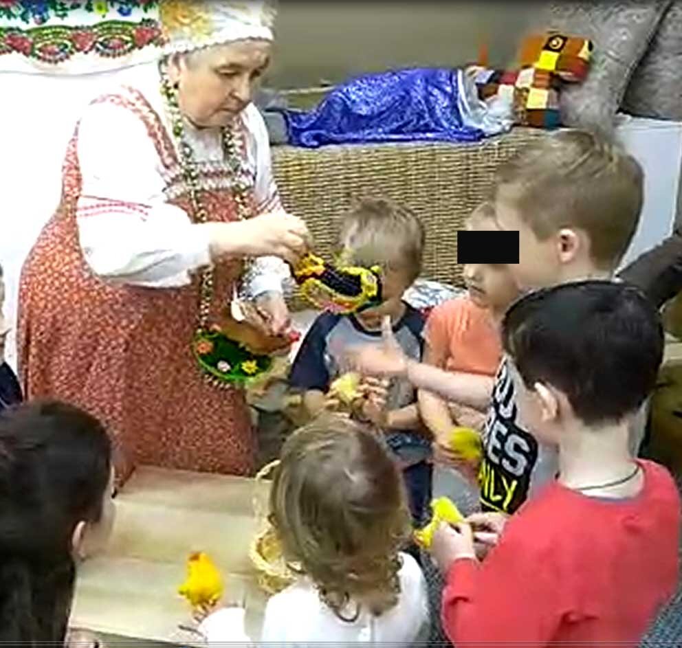 Фрагмент  игры с детьми в русском народном стиле