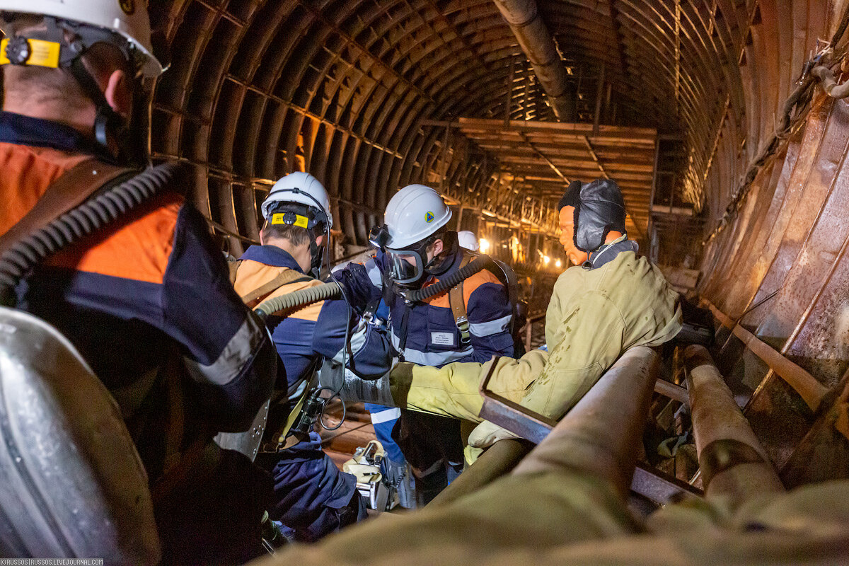 Тушение пожаров в подземных сооружениях. Тушение пожара на станции метро. Пожар в метрополитене. Тушение пожара в метрополитене. Пожар в ясенево на новоясеневском.