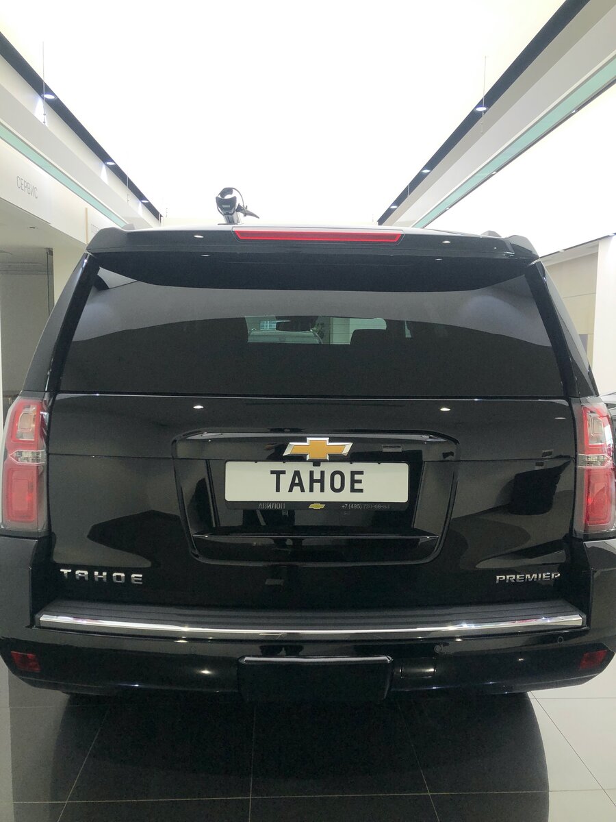 Классический чёрный чемодан, в хорошем смысле слова