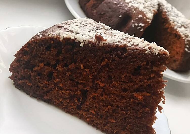 4. Для вкусной корочки смазать смесью из 2 ложек какао, ложки масла, 2 ложек молока и 4 ложек сахара.
5. Запекать, проткнув, 40 минут при 180 градусах.