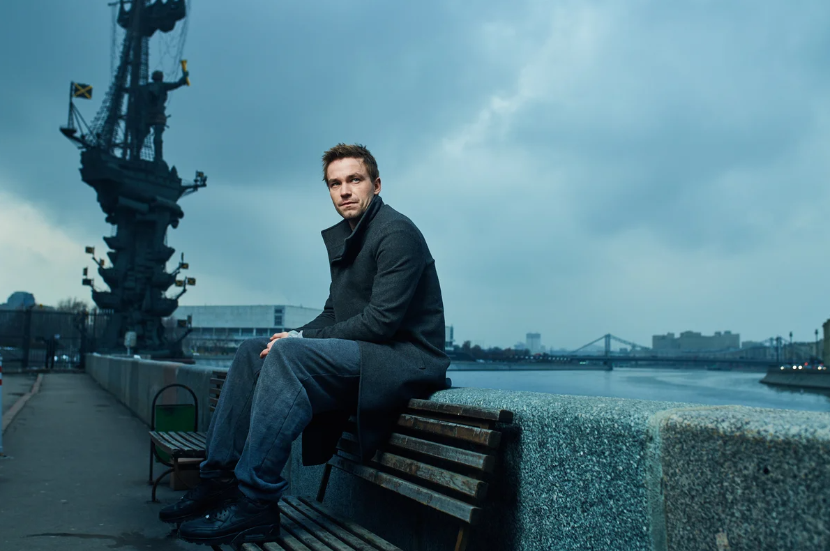 Творение Жоры Крыжовникова с Петровым в главной роли. Драматический сериал с элементами сюрреализма. Повествует о популярном актере, эгоисте и прожигателе жизни, который внезапно обнаружил у себя ВИЧ со всеми вытекающими последствиями. Снято достойно и интресно.