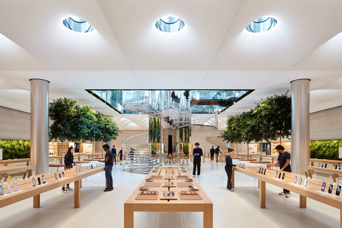 Магазин apple в самаре. Эппл в Нью Йорке. Apple Store 2022. Эпл стор в Нью Йорке. Apple Store Fifth Avenue.