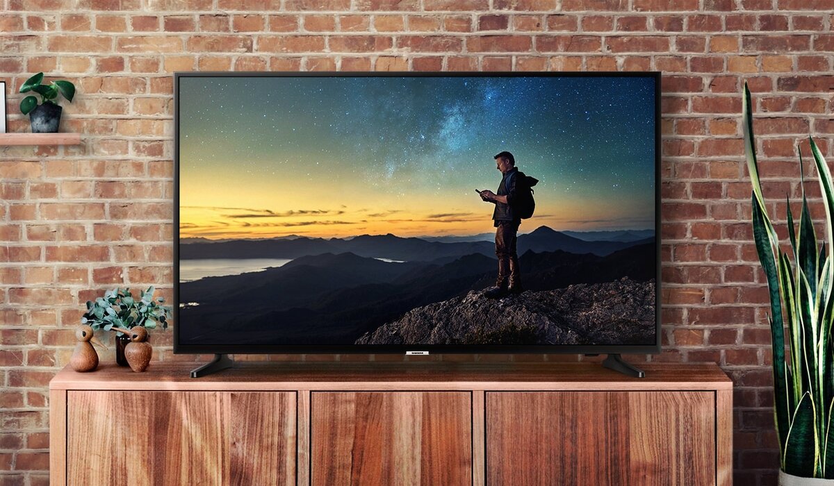 На 1 место я поставил царский Samsung так как у него топовое изображение. По звуку это субъективное мнение, тут дело вкуса.
