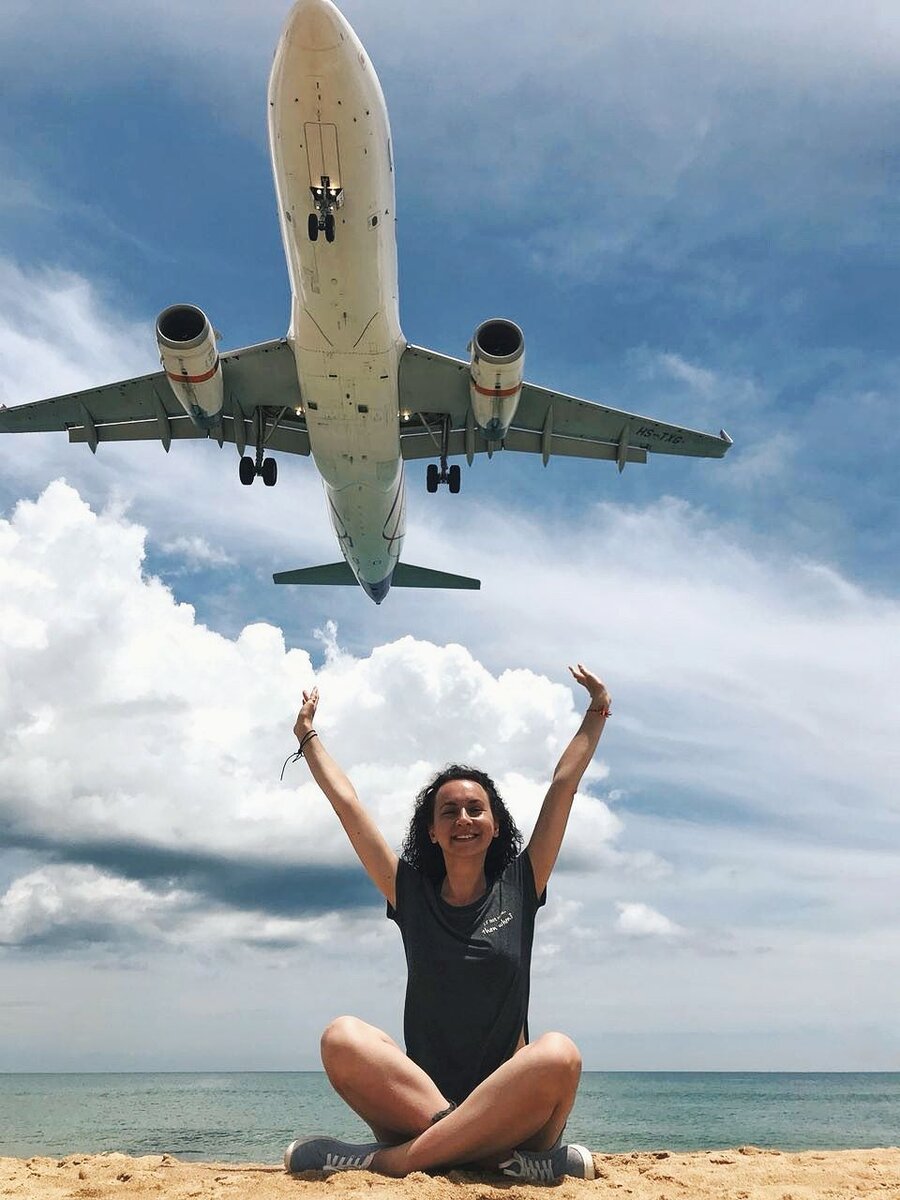 Самолёты в небе над пляжем Май Као, Пхукет (Mai Khao Beach, Phuket)