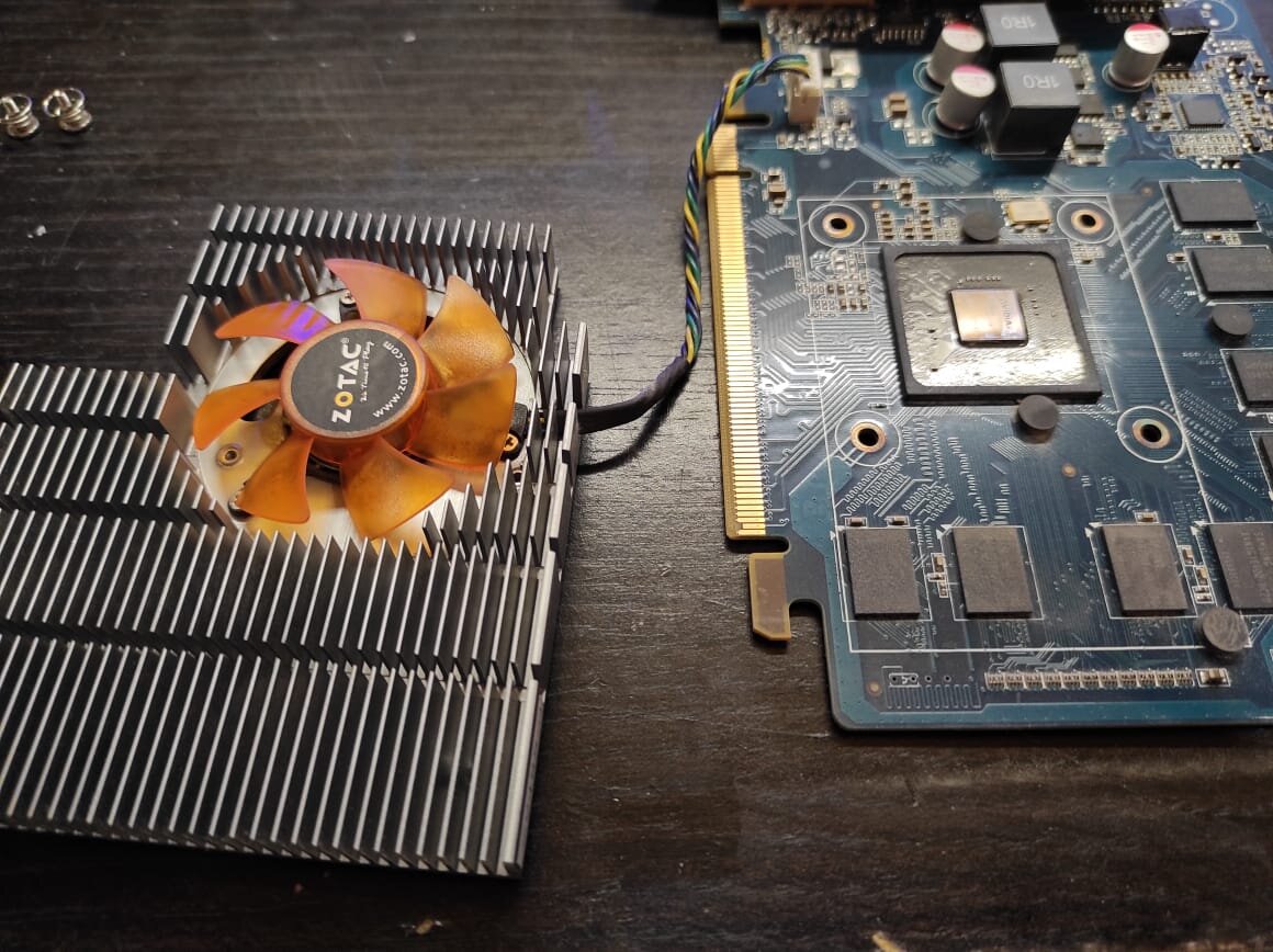 Фото из личной коллекции, GT 220, сняли охлаждение