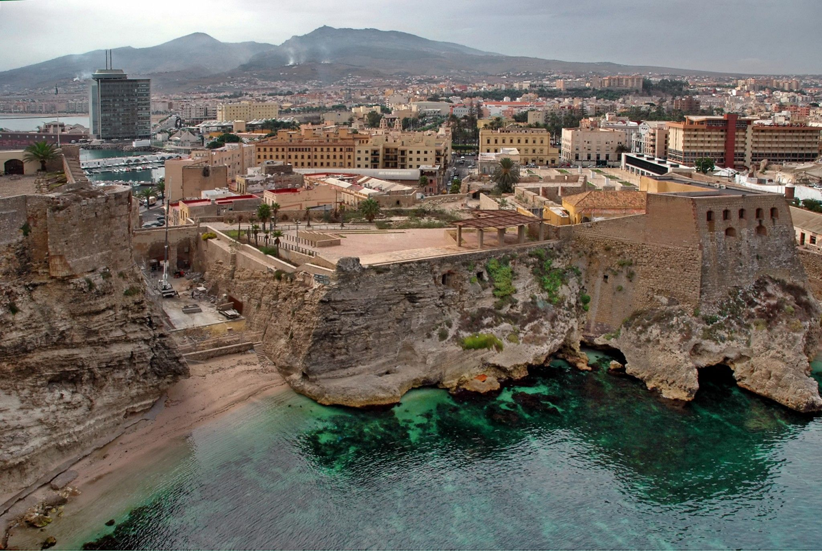 Город в испании и мексике. Мелилья Марокко. Melilla Испания. Испанские города Сеута и Мелилья. Сеута Испания достопримечательности.