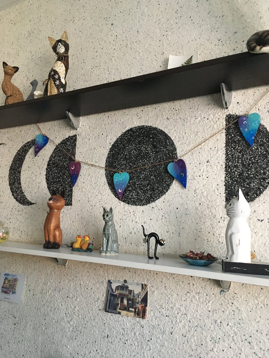 Гирлянда на стену из космических сердечек