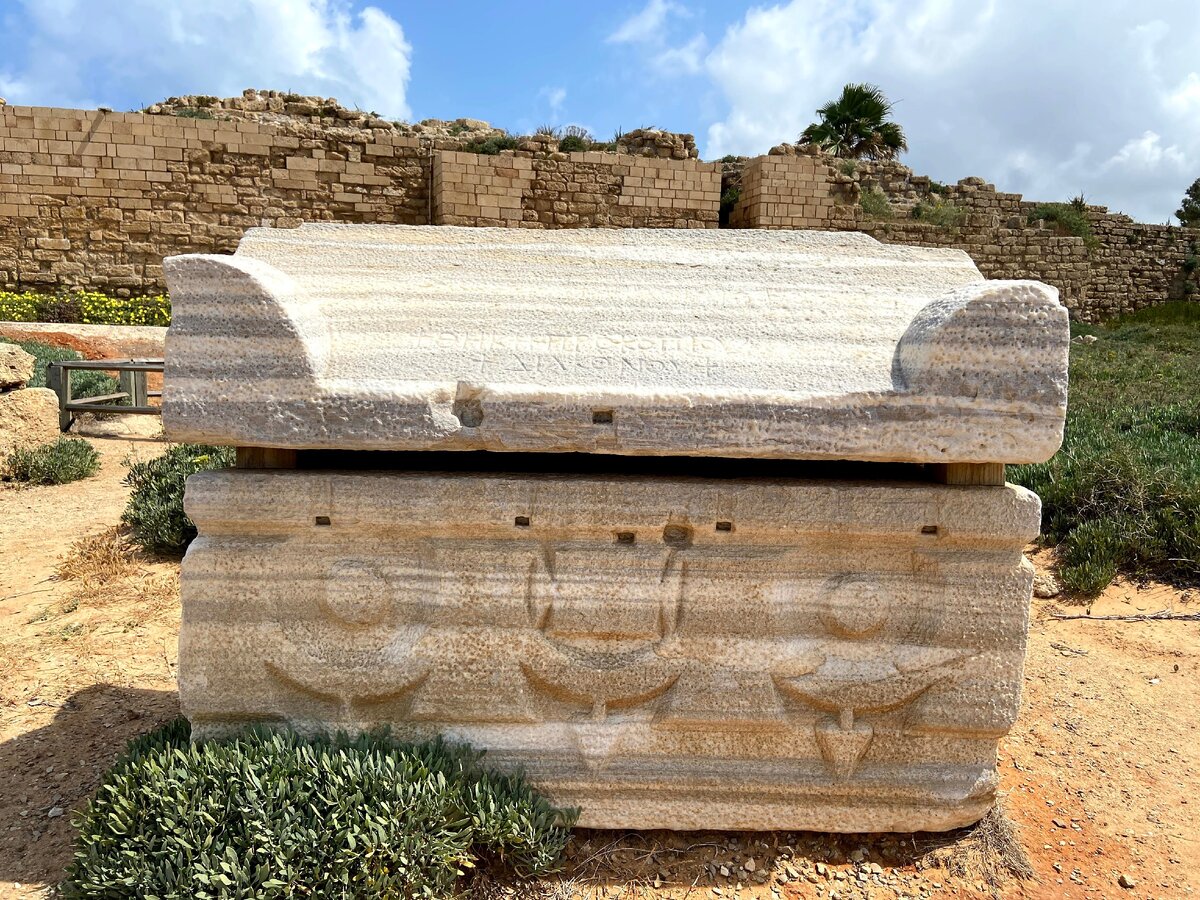 Саркофаг в Кейсарии