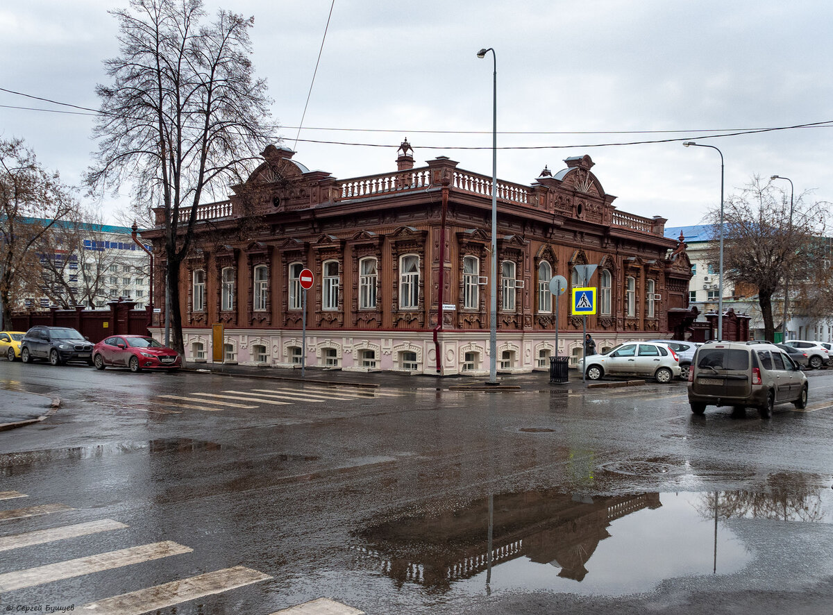 Тюмень оборона. Дом Буркова Тюмень. Дом Буркова Тюмень Центральный. Тюмень ул обороны. Дом Буркова Тюмень фото.