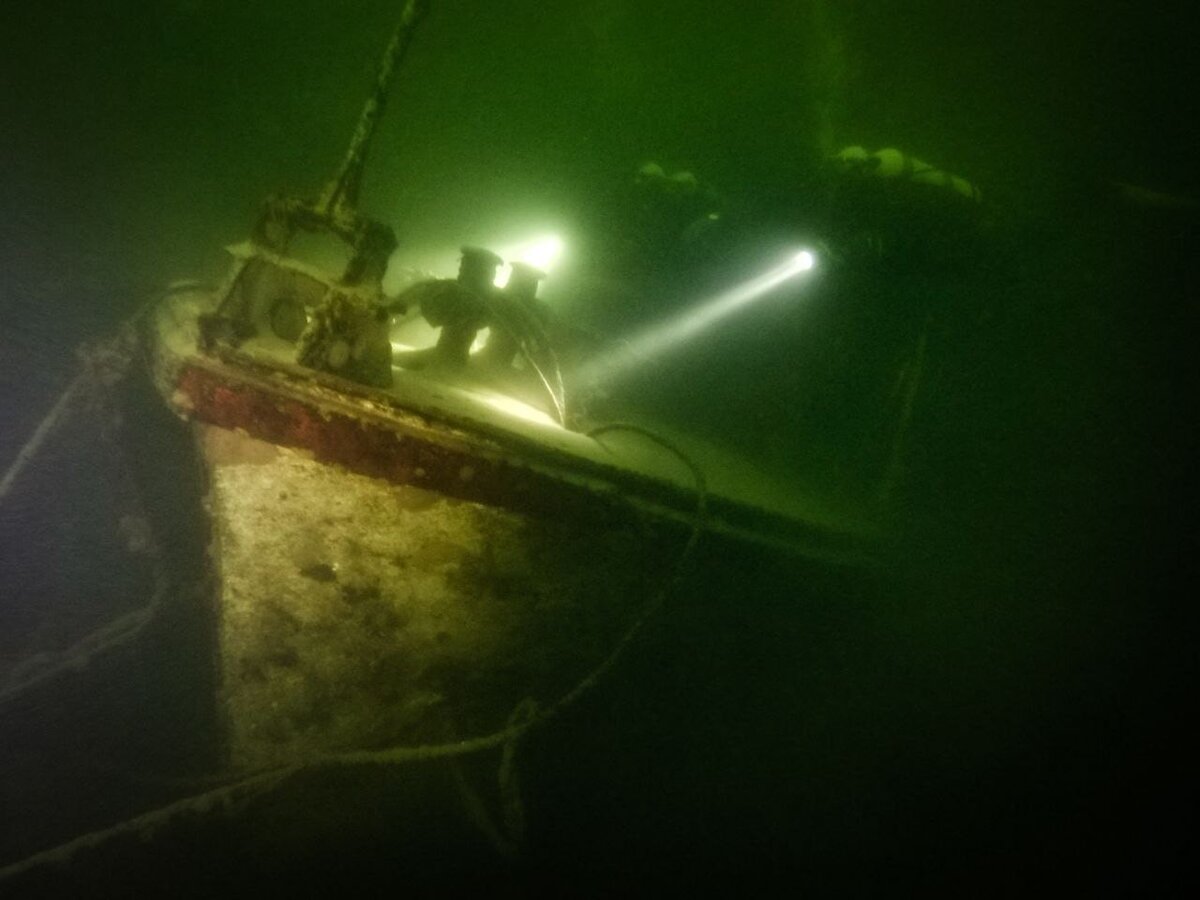 теплоход армения под водой