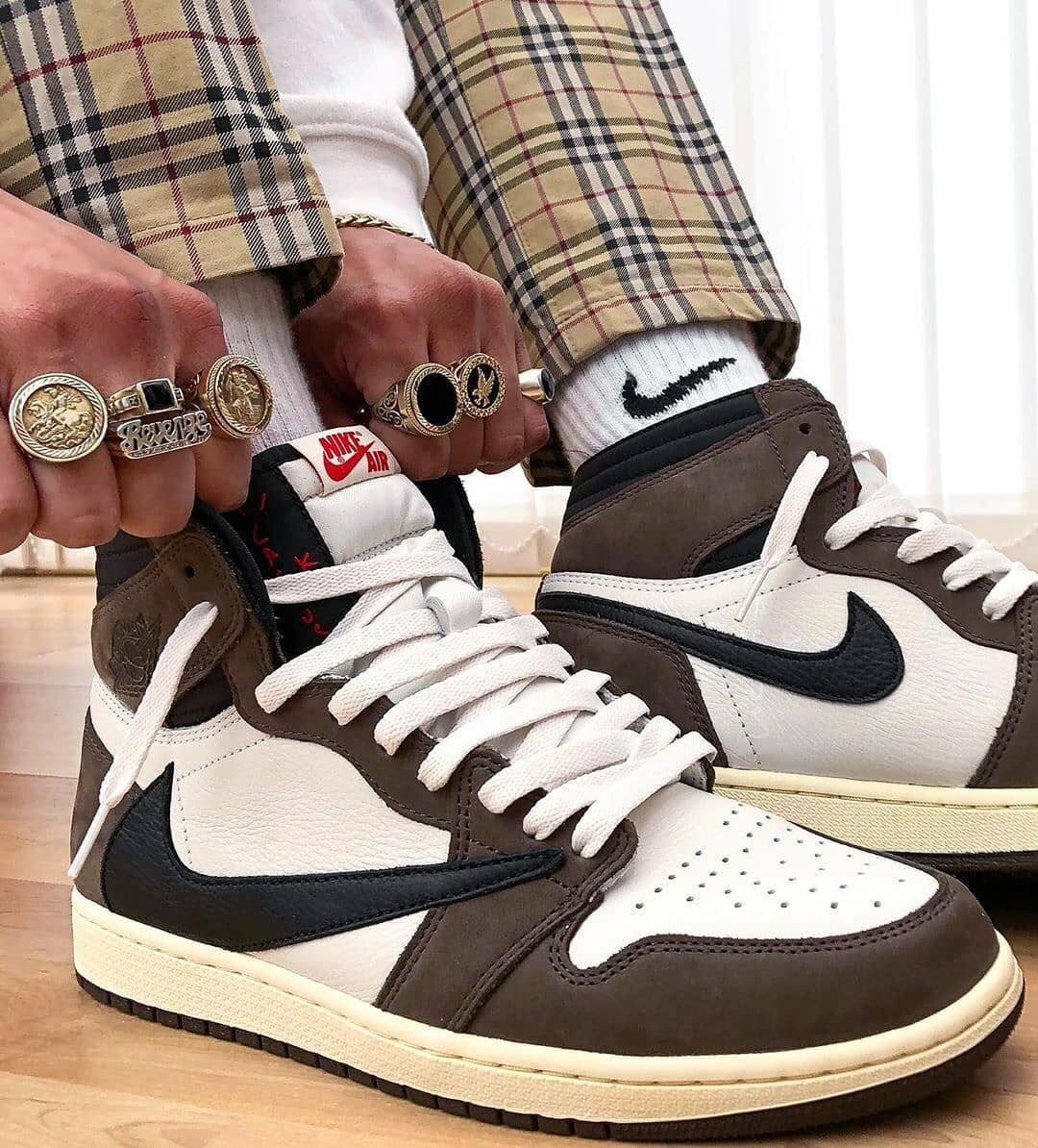 Air Jordan × Travis Scott "Air Jordan 1 Cactus Jack"