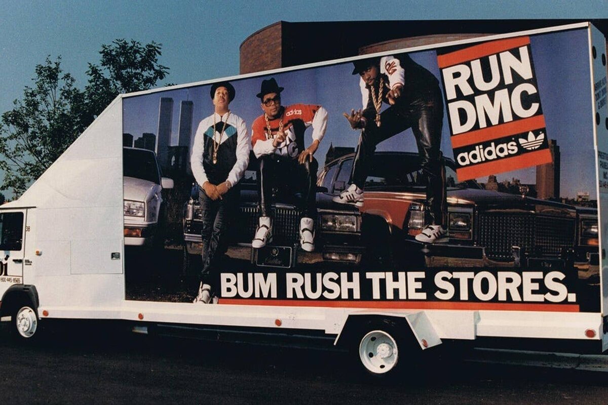 Реклама Adidas с участием Run-DMC на борте грузовика