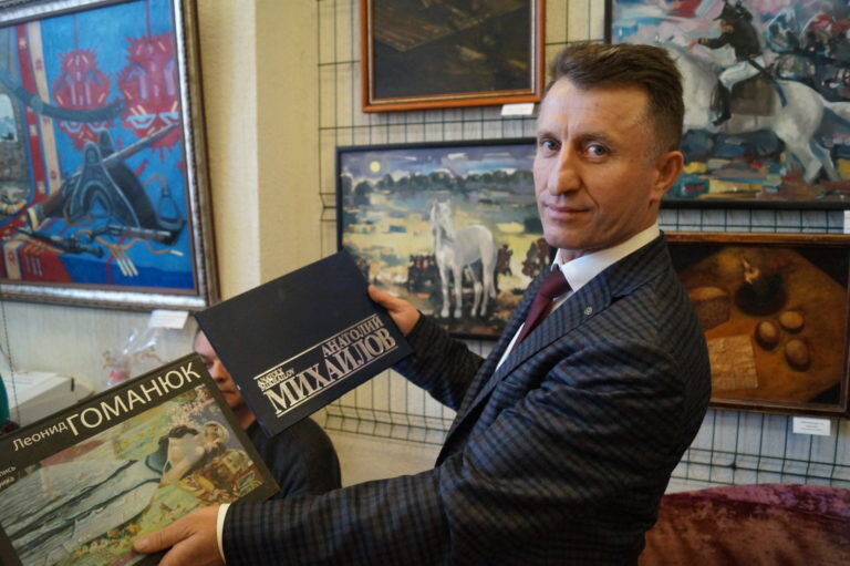 Амирхан Нурмагомедович Магомедов, член Союза художников России, заслуженный художник республики Дагестан.