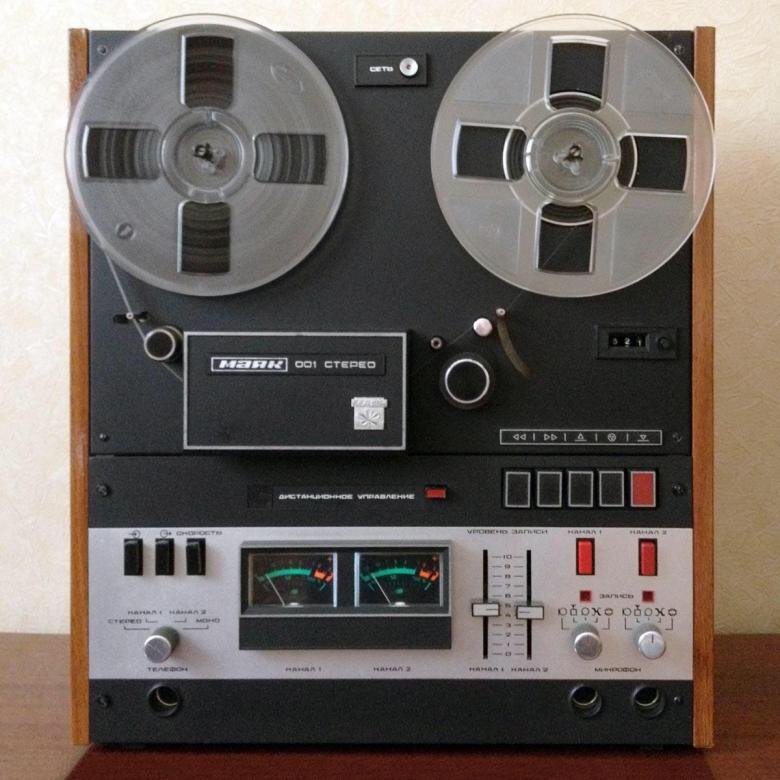 Катушечный магнитофон-приставка Маяк 001.
