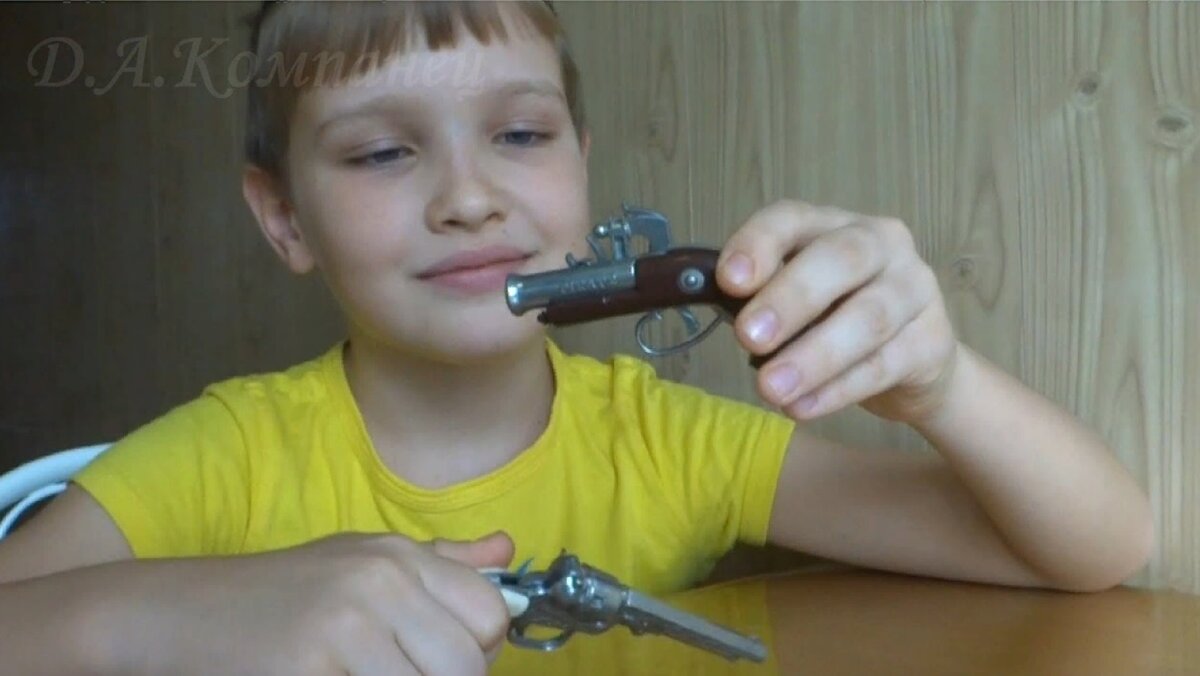 Пистоны гахать Пистолеты старинные Игрушечные