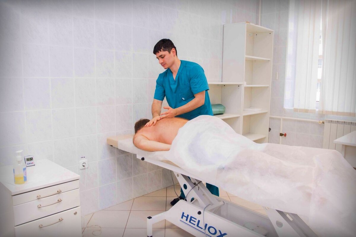 Так как город курортный, основная масса людей задействованы в сфере медицины и туризма.