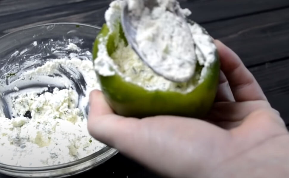 Греческие фаршированные перцы с сыром
