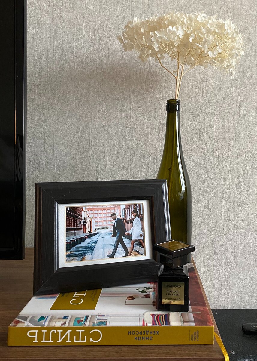 Одна из моих виньеток на тумбе под ТВ 