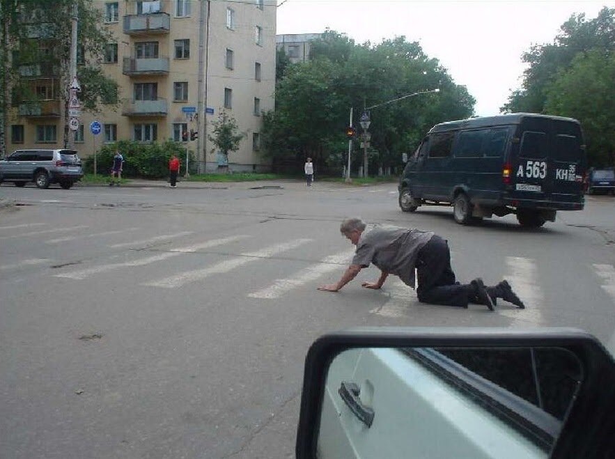  Гражданин самостоятельно передвигается, сохраняя ориентацию в окружающей обстановке. Источник: Яндекс-картинки