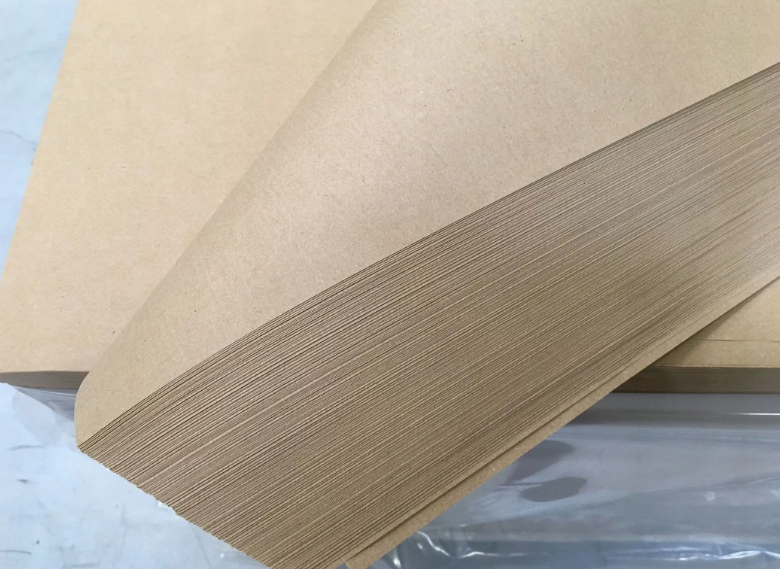 Если на полиграфическом изделии предполагается надпись от руки, то помимо плотности бумаги нужно учитывать текстуру